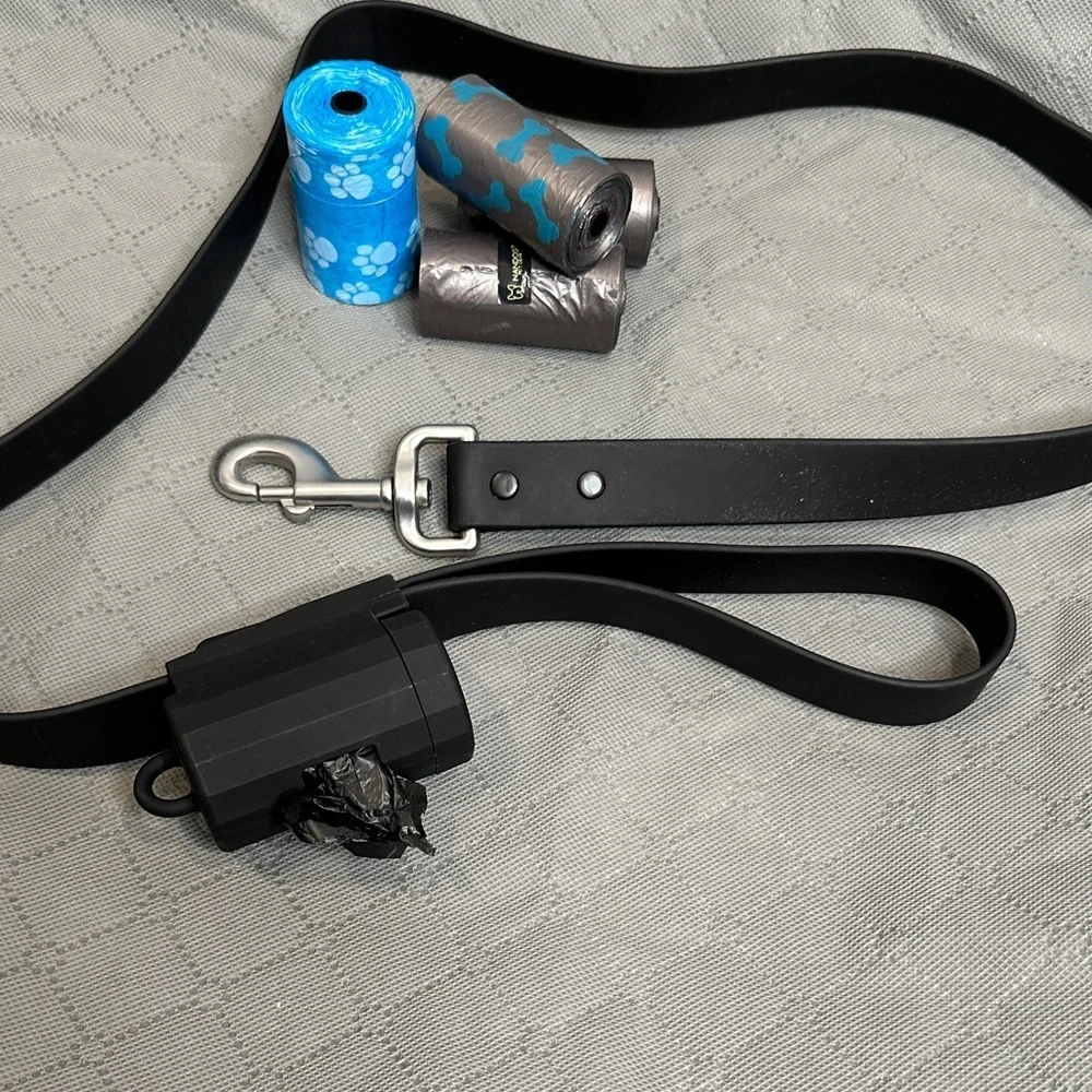 Black Dog Leash with Waste Bag Holder & 5 rolls of waste removal bags NWOT